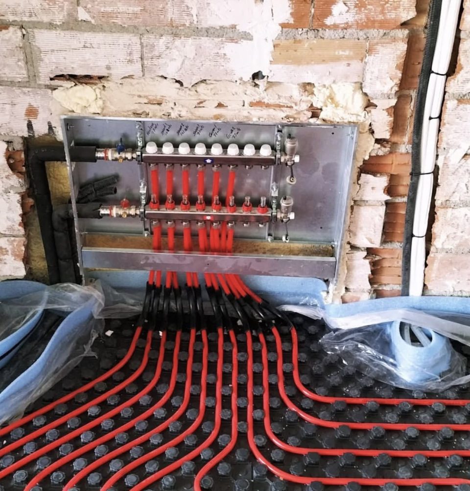 Reformas Vilafranca - col·lector de terra radiant amb tubs PEX