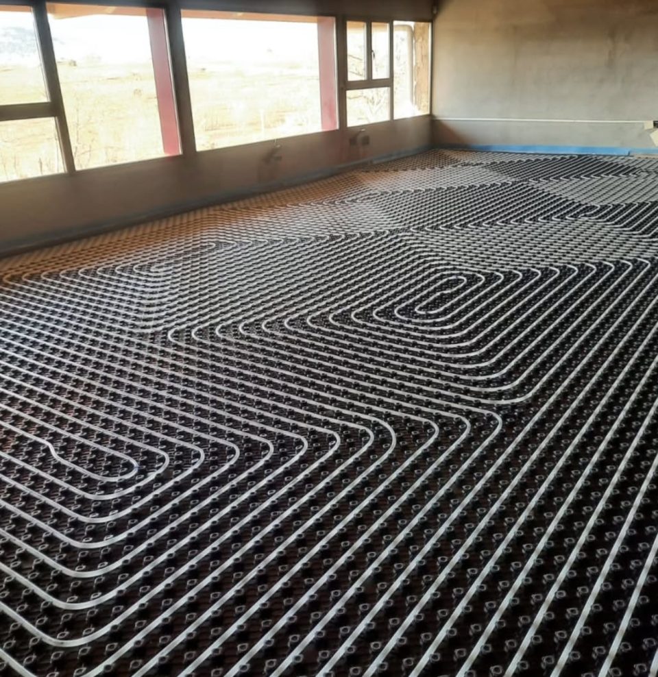 Reformas Vilafranca - instal·lació de terra radiant abans del morter